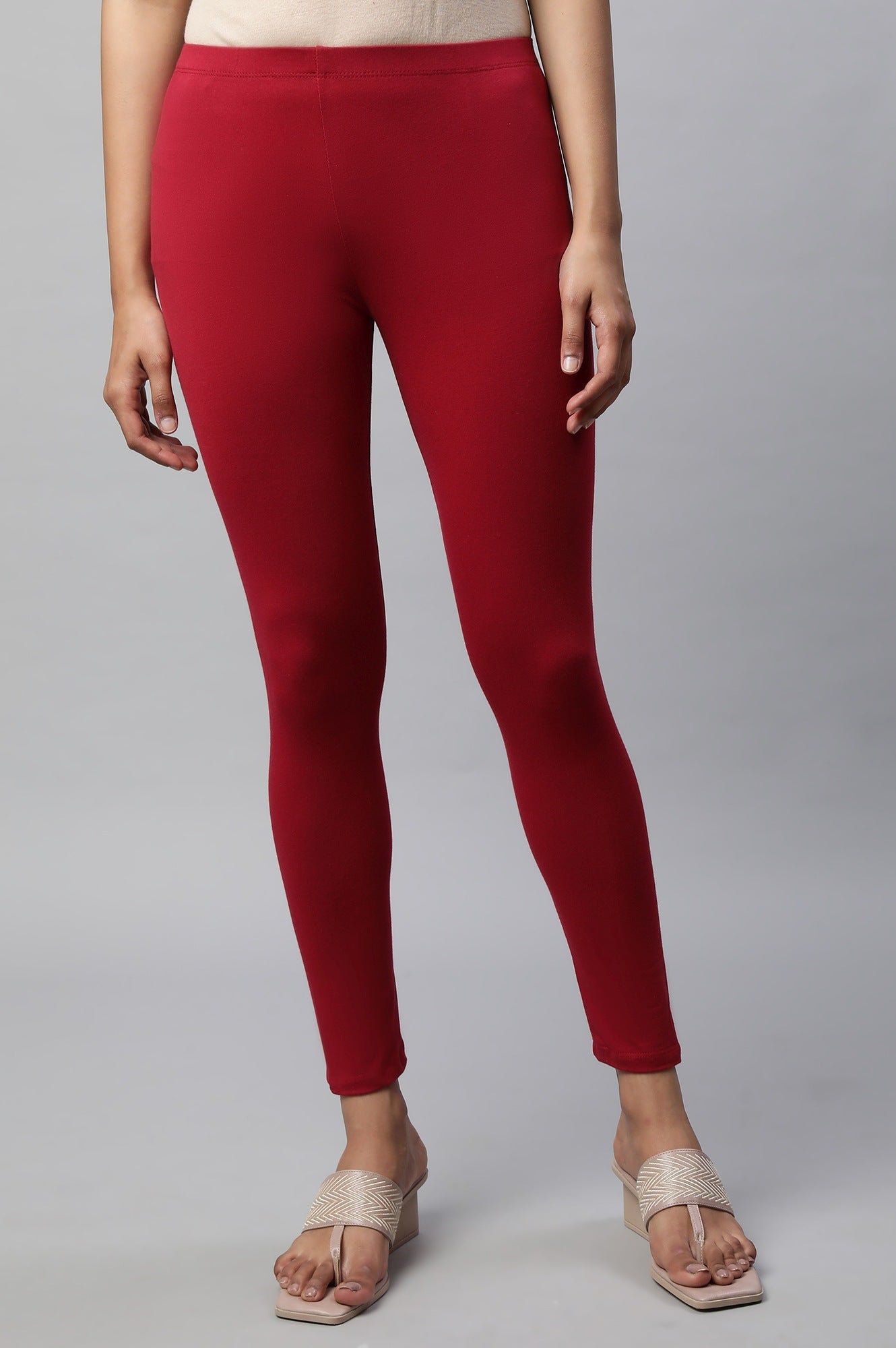 Red Solid Skinny Fit Cotton Tights With Slip On Closure