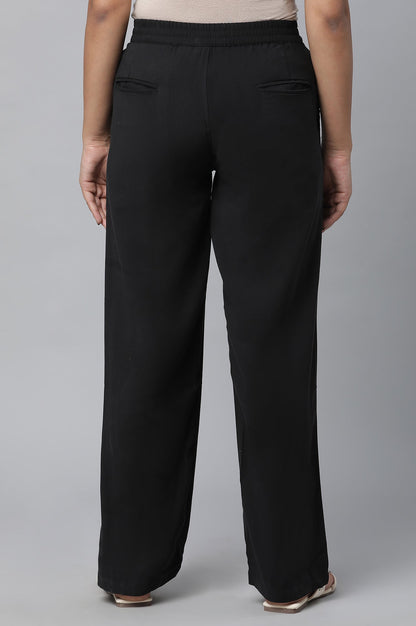 Black Solid Straight Fit Woven Pants With Pintuck Detail