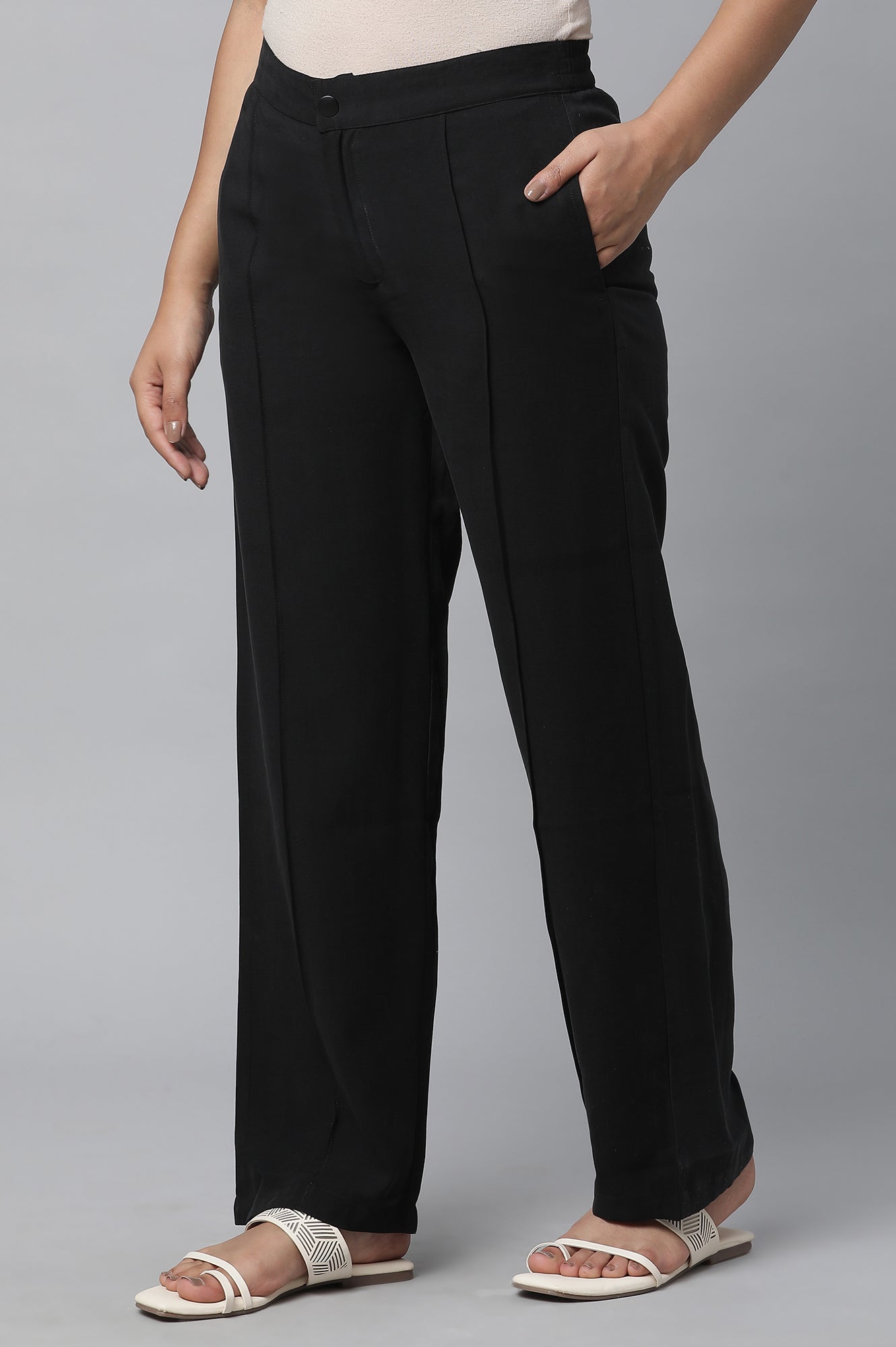 Black Solid Straight Fit Woven Pants With Pintuck Detail