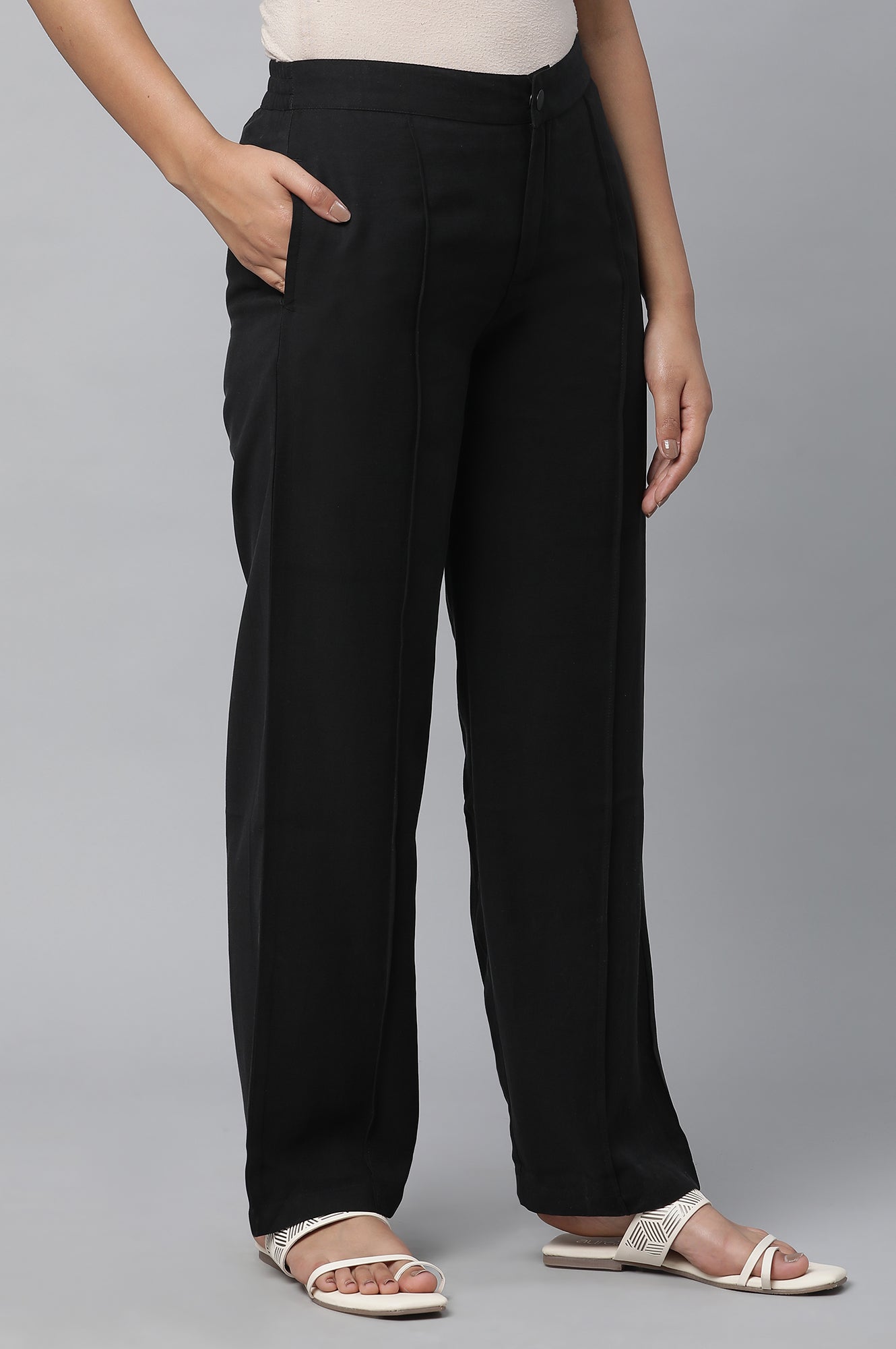 Black Solid Straight Fit Woven Pants With Pintuck Detail