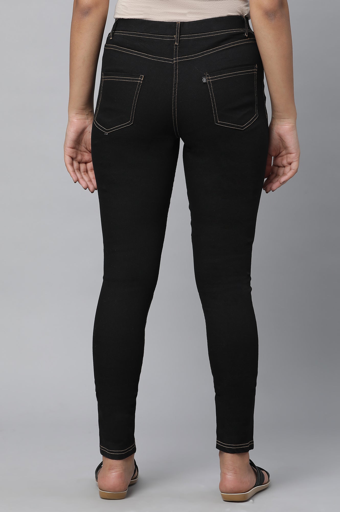Black Solid Skinny Fit Denim Jeggings With Elasticated Waist
