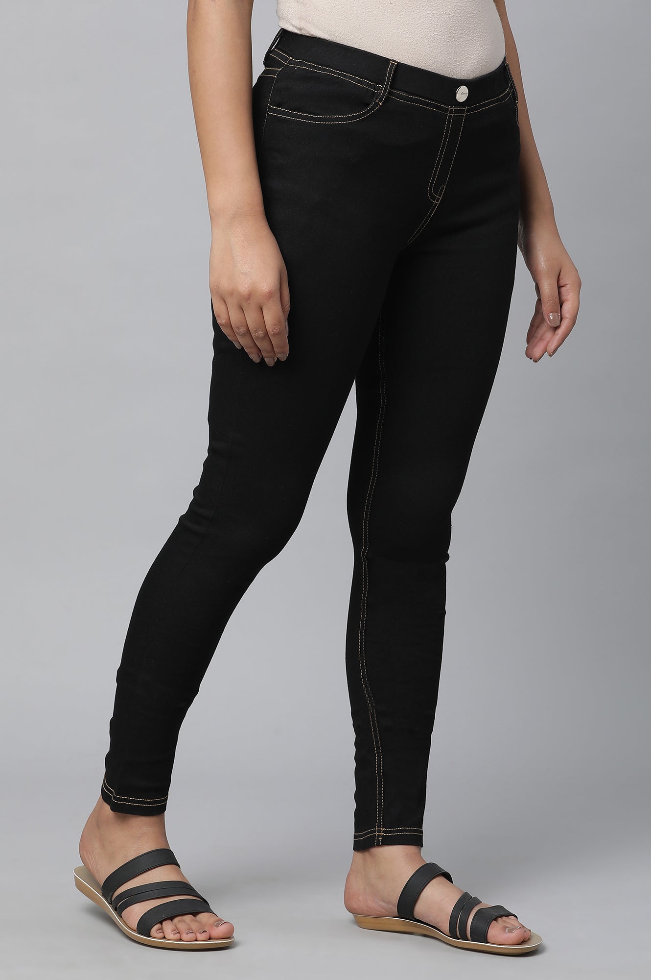 Black Solid Skinny Fit Denim Jeggings With Elasticated Waist