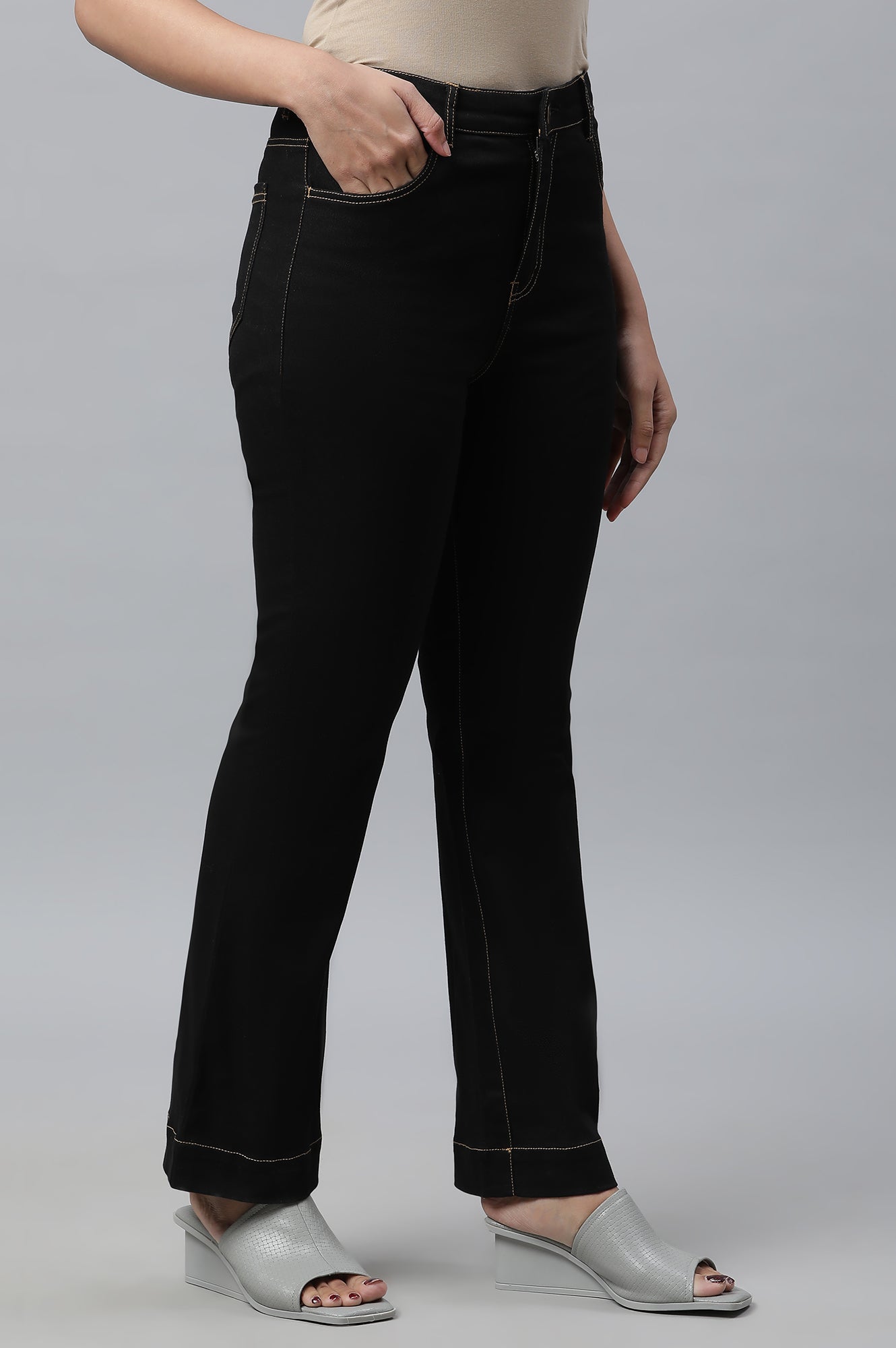 Black Solid Boot Cut Denim Jeans With Front Zip Closure