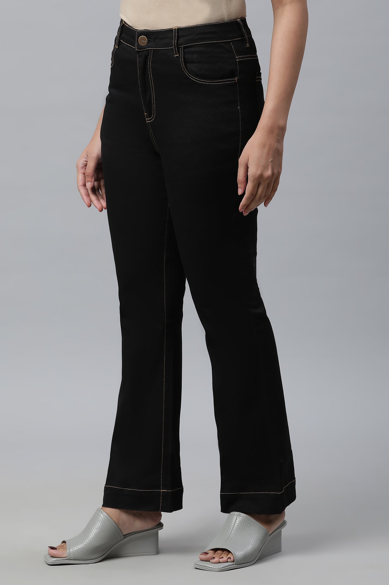 Black Solid Boot Cut Denim Jeans With Front Zip Closure