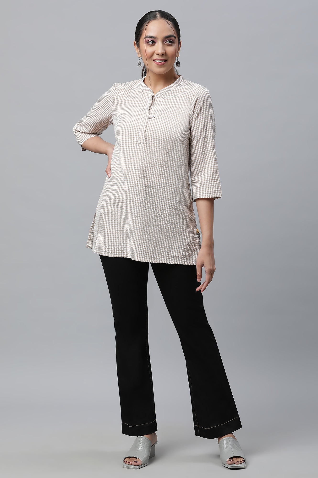 Black Solid Boot Cut Denim Jeans With Front Zip Closure