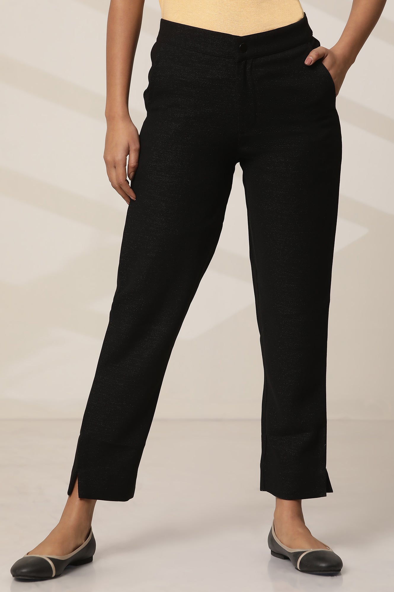 Black Solid Slim Fit Woven Pants With Elasticated Waist