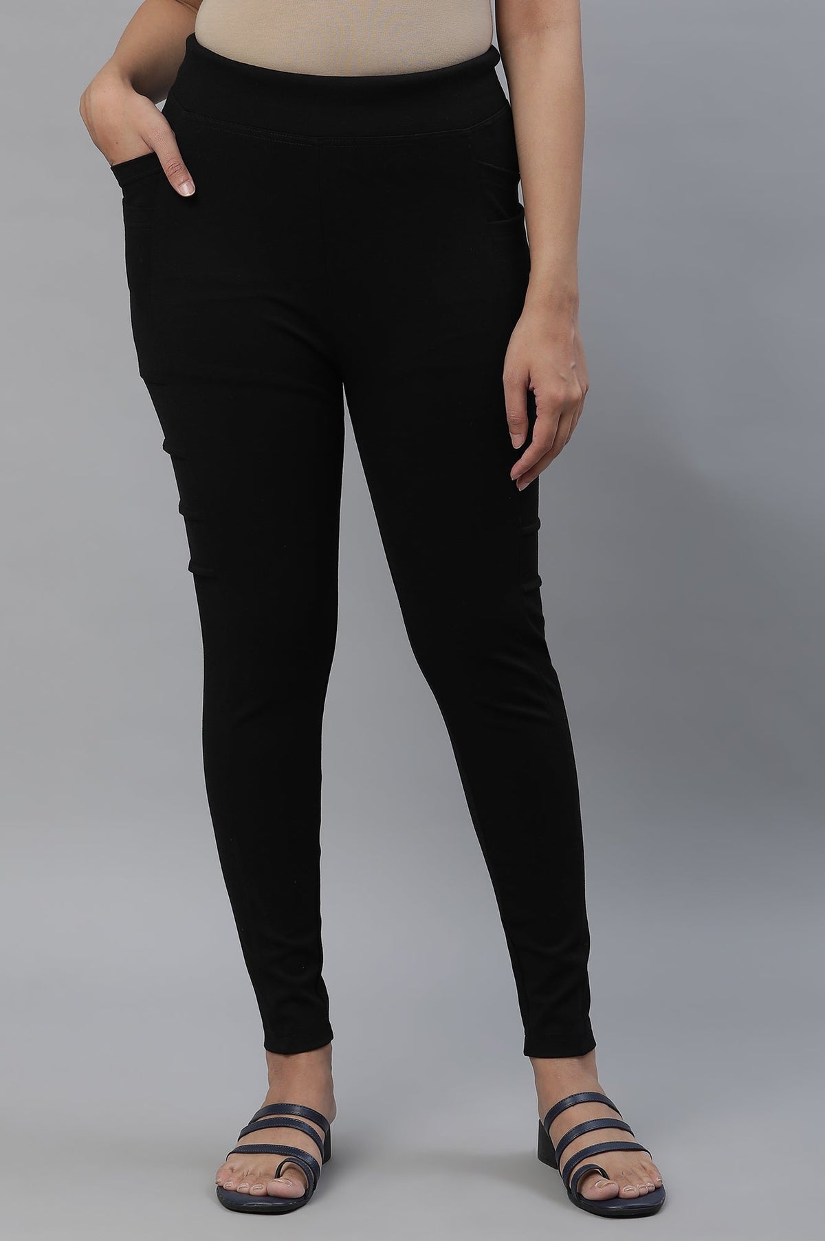 Elleven Women's Black Solid Skinny Fit Tights With Elasticated Waist And Side Pockets - XS