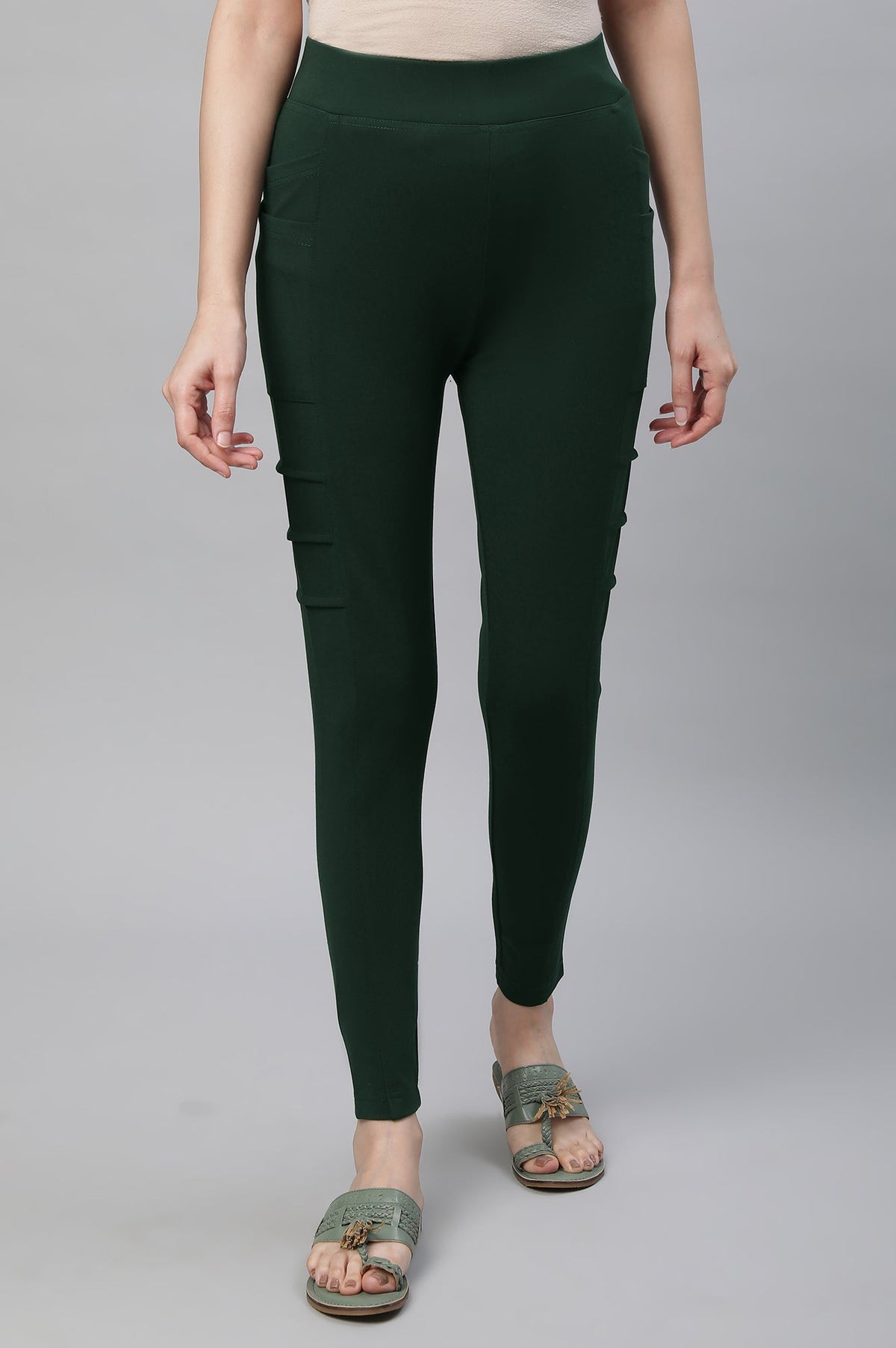 Elleven Women's Bottle Green Solid Skinny Fit Tights With Side Pockets - M