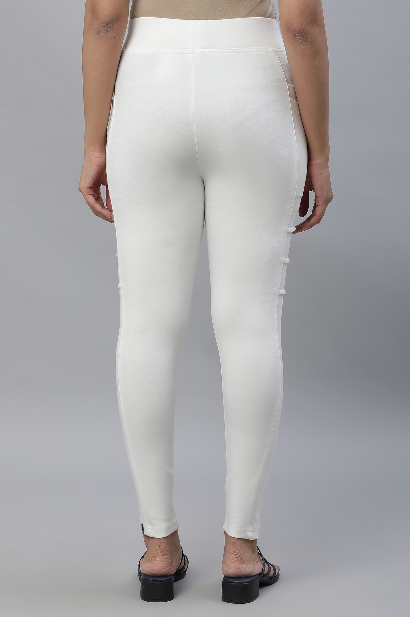 White Solid Skinny Fit Yoga Tights With Side Pockets
