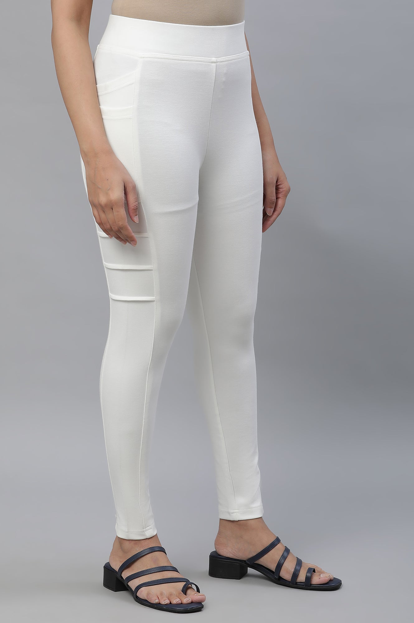 White Solid Skinny Fit Yoga Tights With Side Pockets