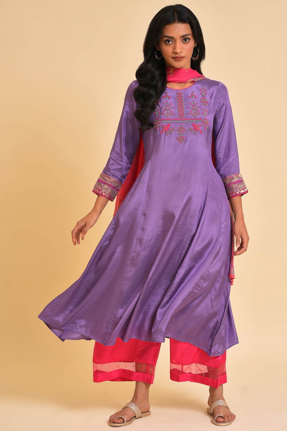 Purple Embroidered kurta, Pants And Dupatta Set - XS