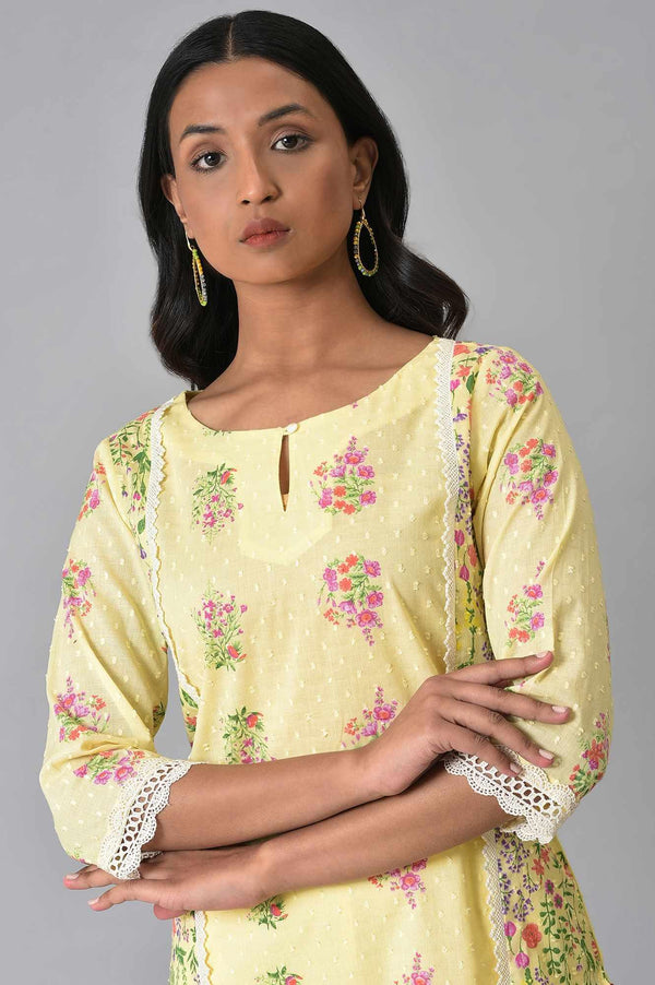 Plus Size Yellow Panelled Floral kurta With Lace Detail