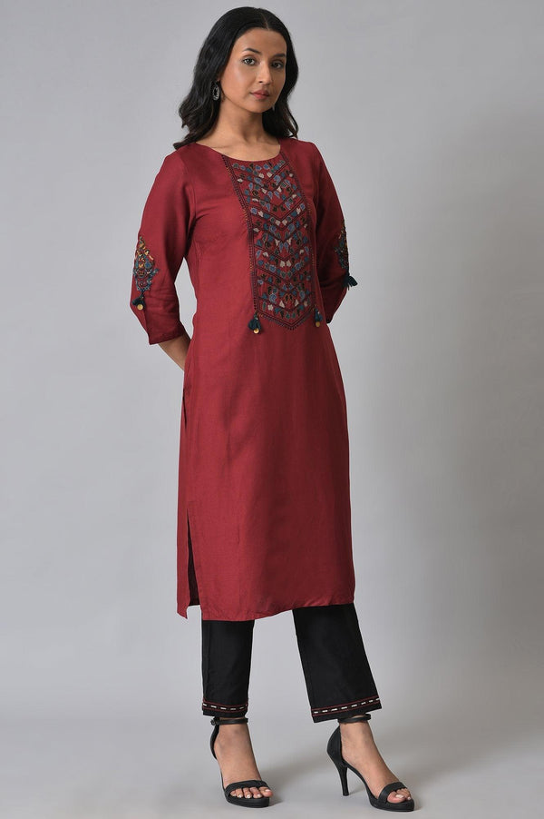 Maroon Round Neck Embroidered kurta Set