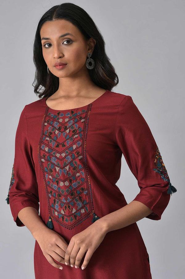 Maroon Round Neck Embroidered kurta Set