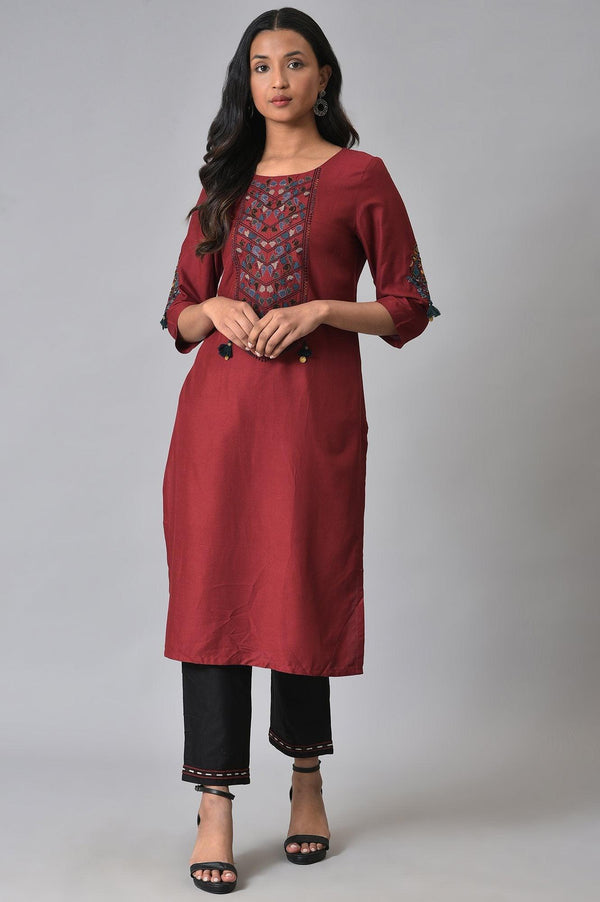 Maroon Round Neck Embroidered kurta Set