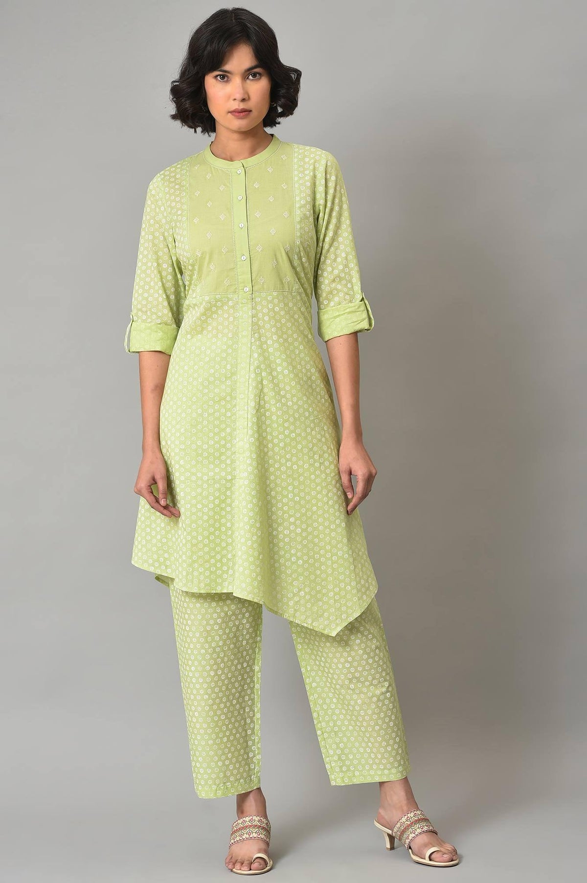 Pistachio Green Embroidered kurta And Pants Co-Ord Set - XS