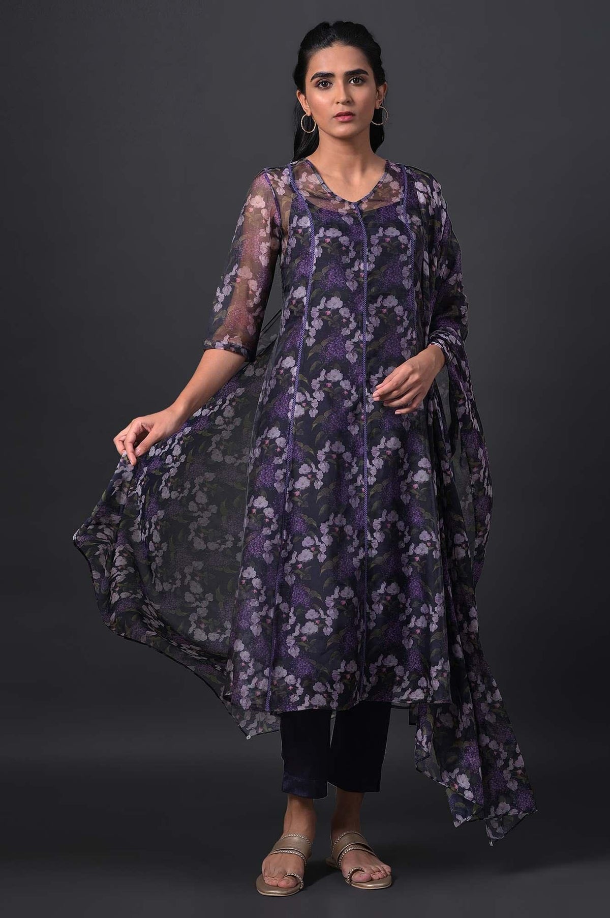 Purple Floral Printed kurta With Solid Slip, Slim Pants And Dupatta - XS