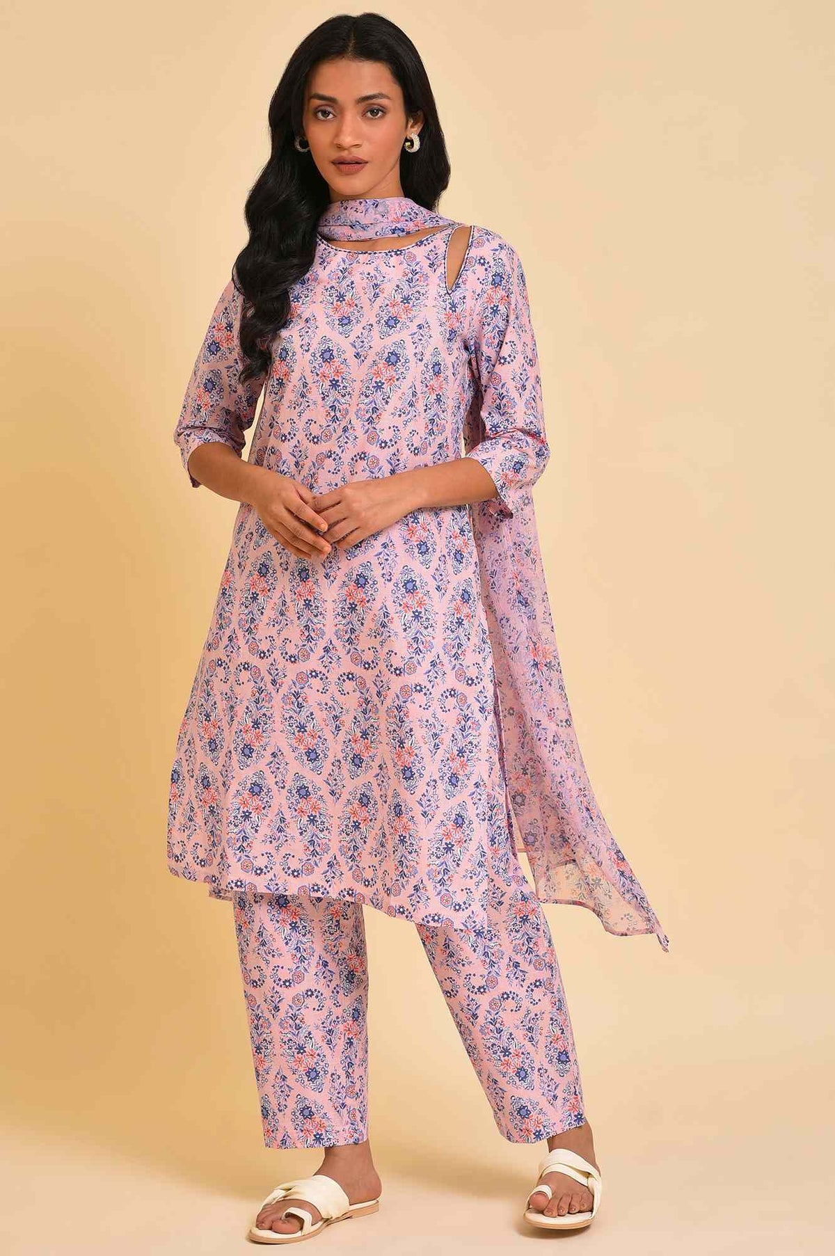 Pink Floral Printed kurta, Pants & Dupatta Set - XS