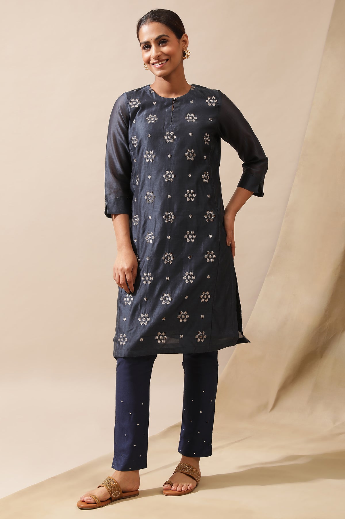 Navy Blue Embroidered Kurta In Cotton Silk - XS