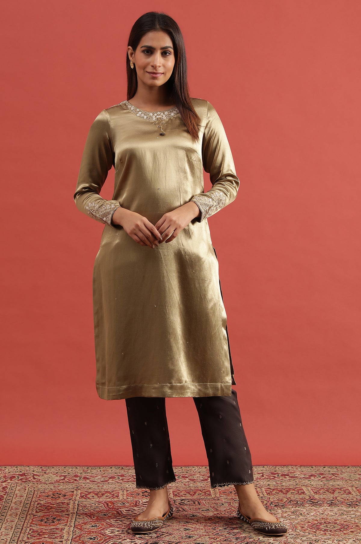 Green Embroidered Straight Kurta In Mushroo - XS