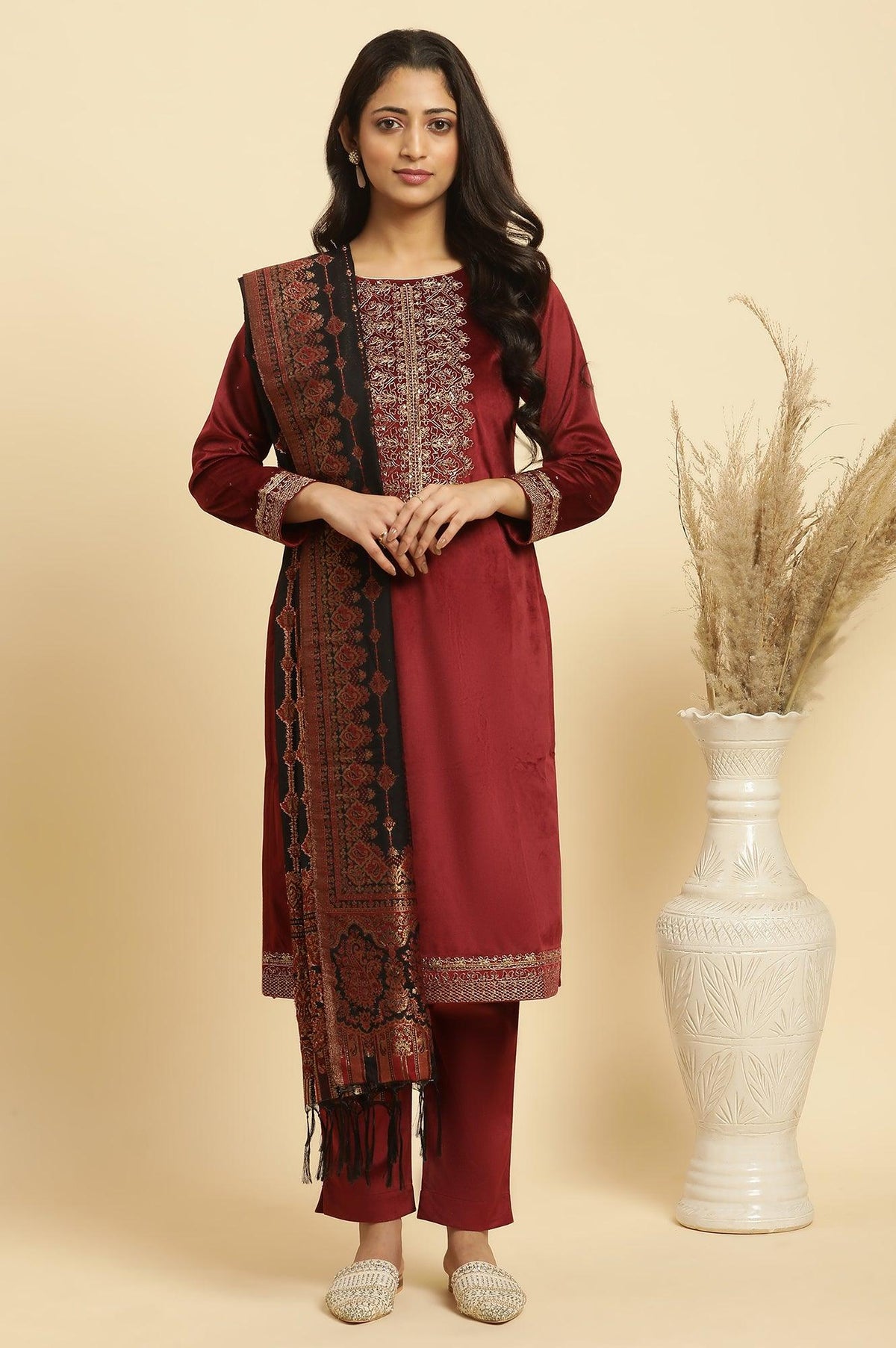 Maroon Velvet Embroidered Kurta, Pants And Jacquard Dupatta Set - XS