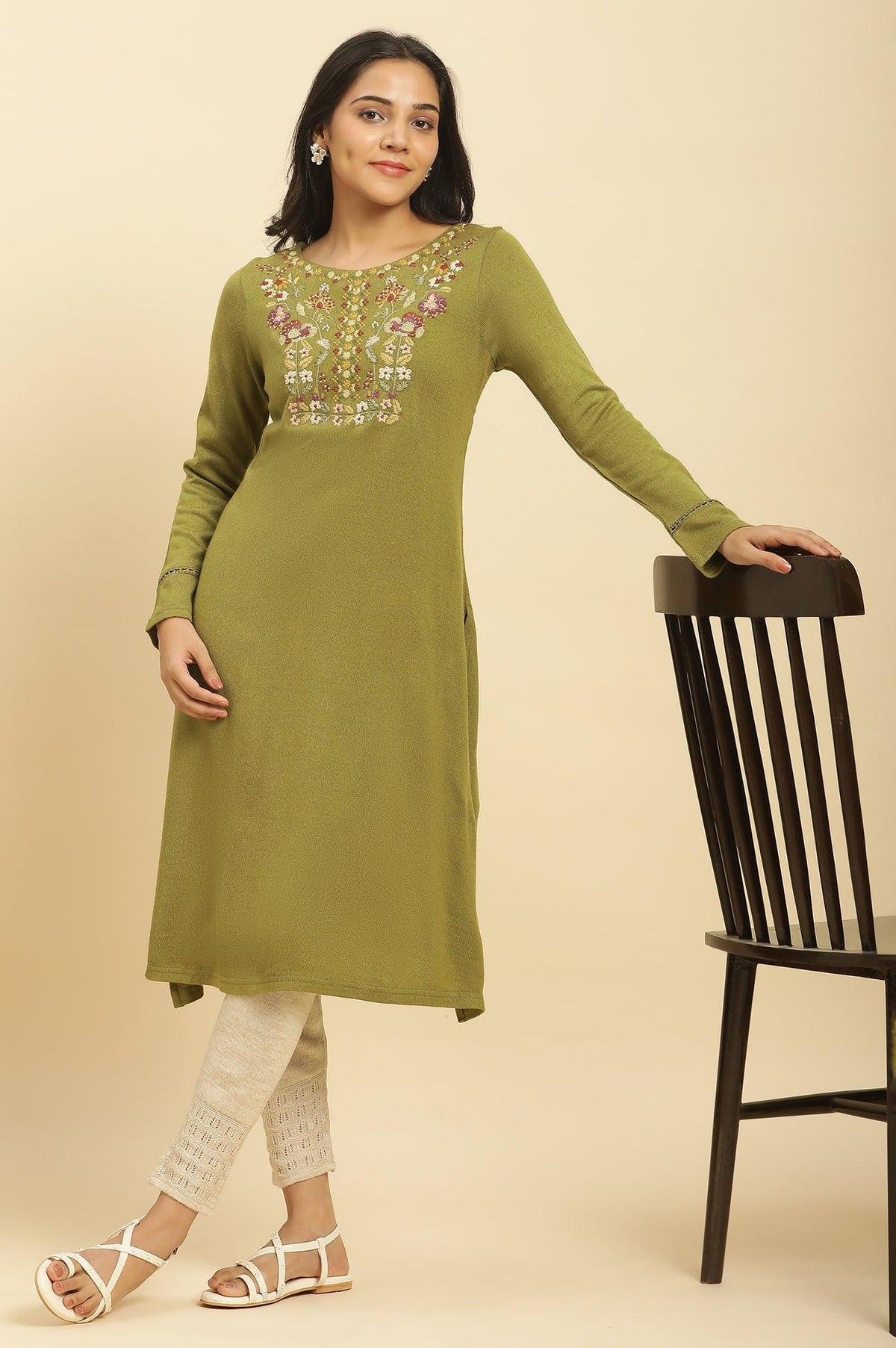 Green Embroidered Winter Kurta And Tights Set - 6