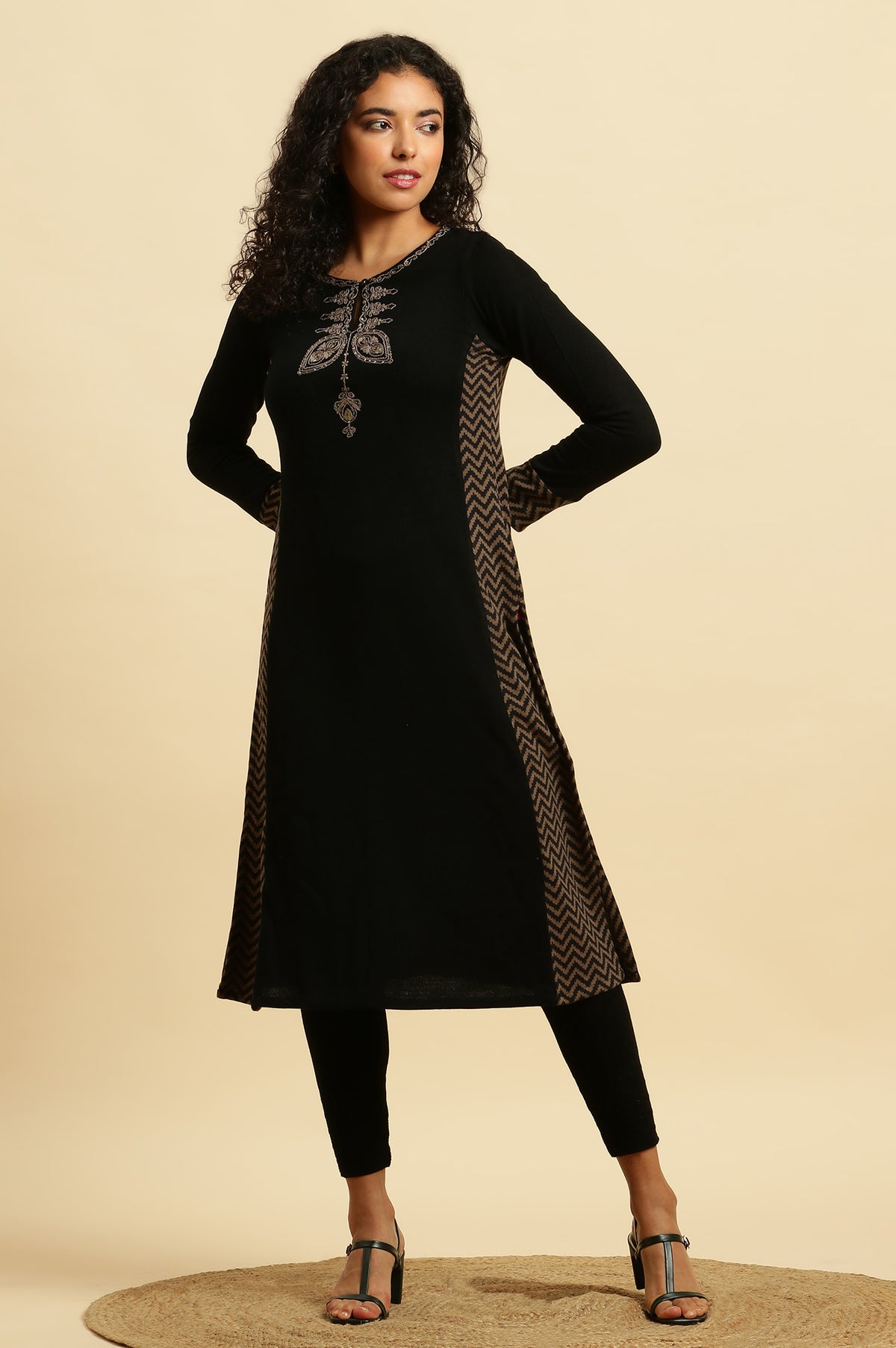 Black Embroidered Winter Kurta And Tights Set - XS
