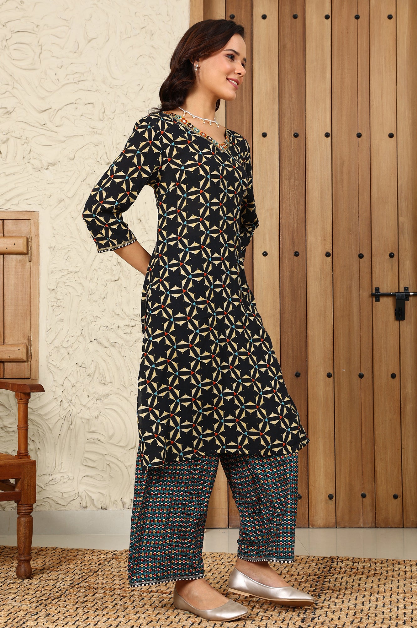 Black Geometric Printed V-Neck Rayon Crepe Kurta With Sequin Detailing - wforwoman