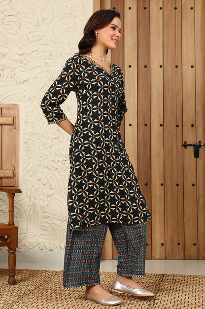 Black Geometric Printed V-Neck Rayon Crepe Kurta With Sequin Detailing - wforwoman