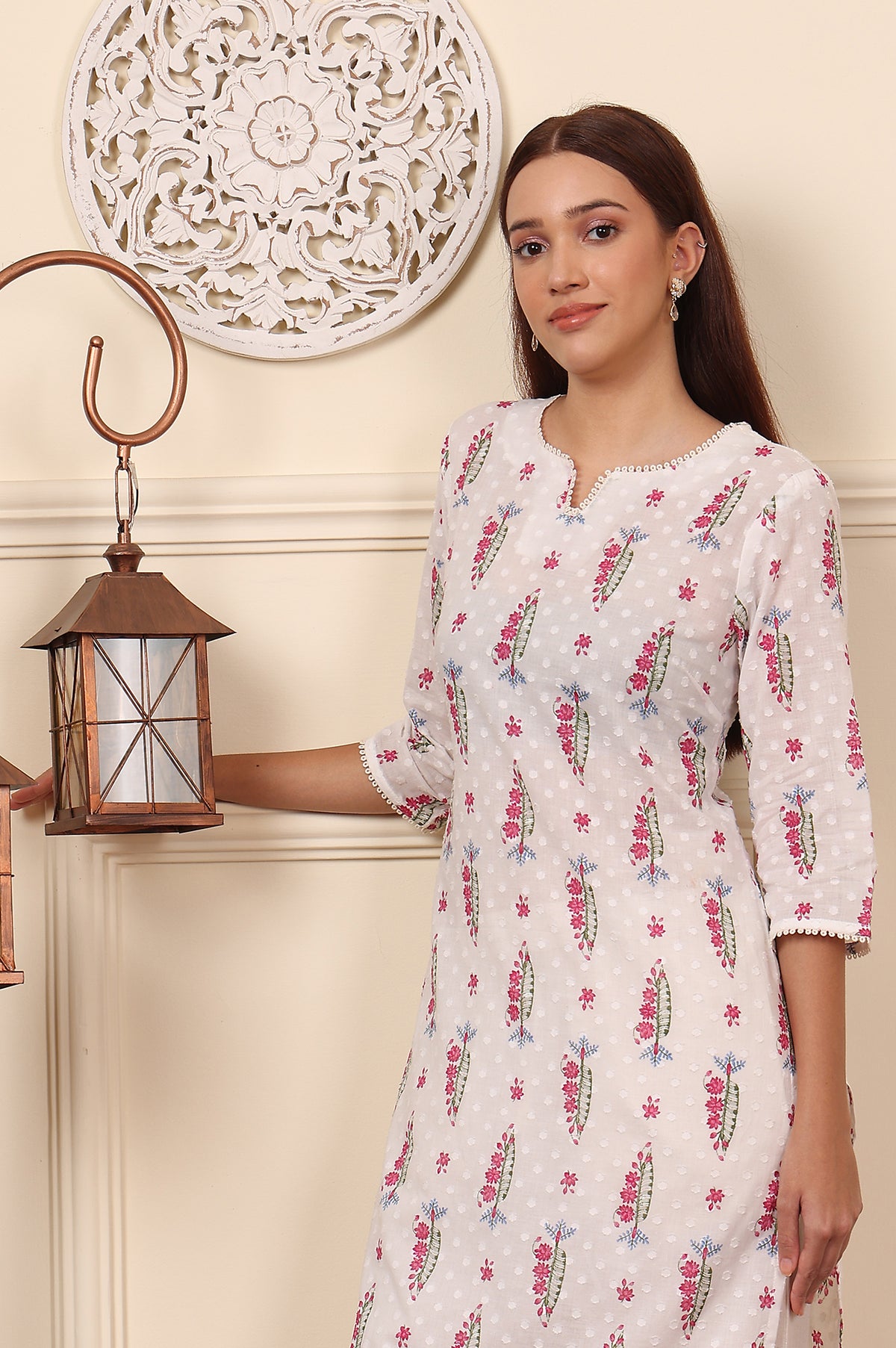 White Floral & Leaf Printed Textured Pure Cotton Straight Kurta - S