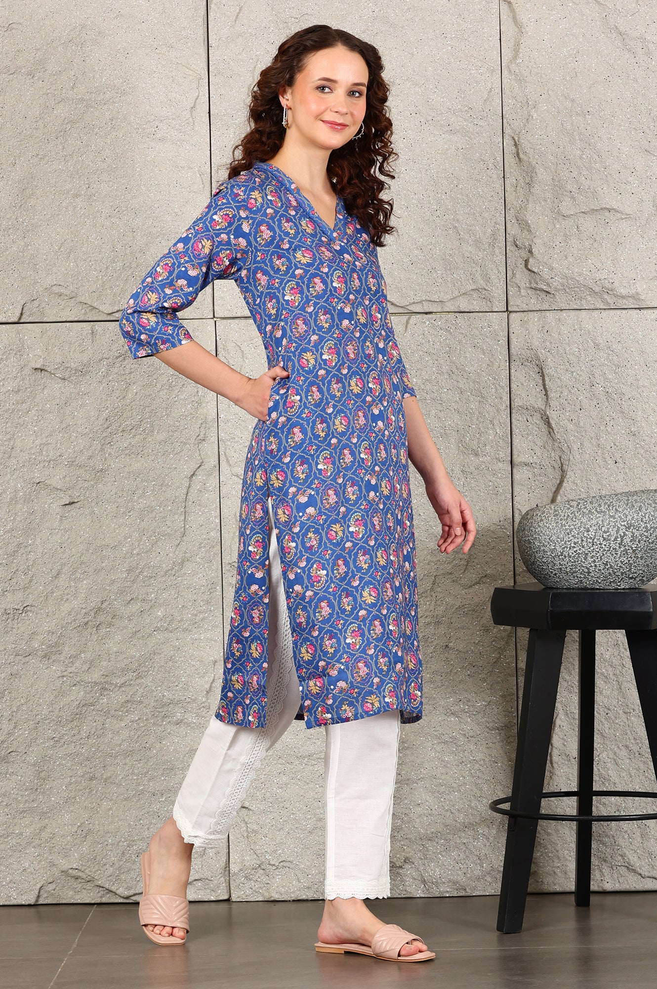 Blue Small Buti Floral Printed Straight Kurta With Lace V-Neck