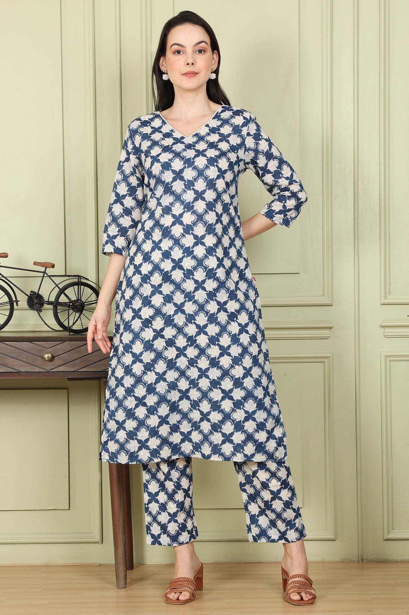 Blue Floral Printed Cotton Blend Straight Kurta And Pants Co-Ord Set - wforwoman