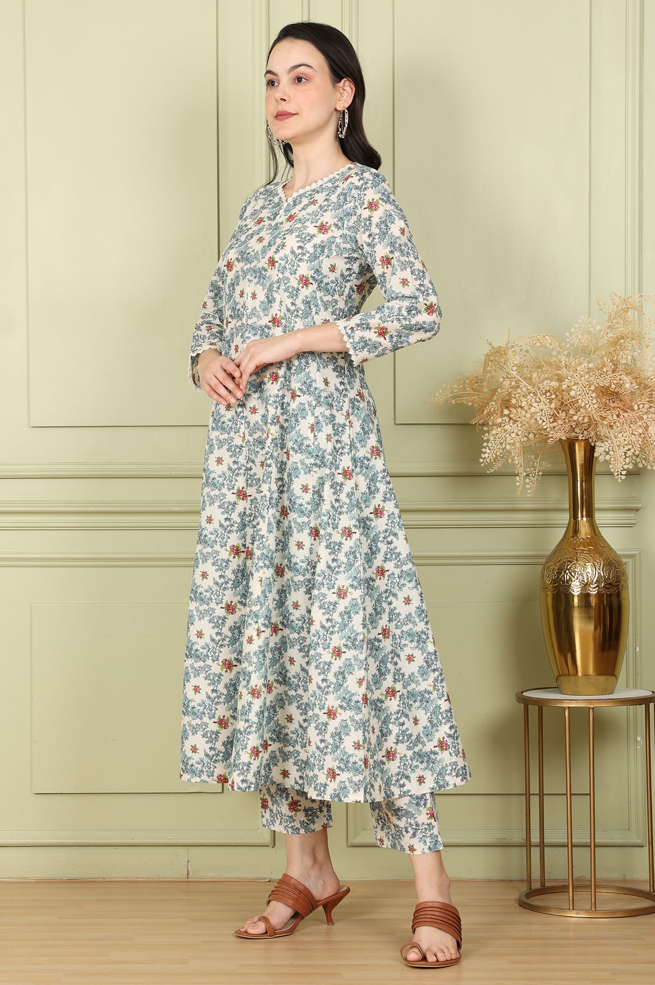 White Floral Printed A-Line Kurta, Pants And Dupatta Set - wforwoman