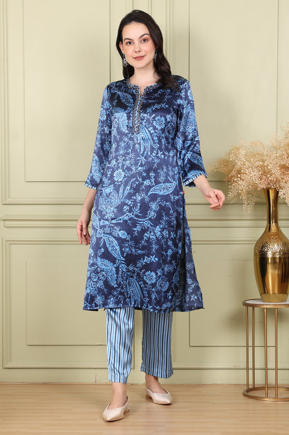 Blue Floral Printed With Thread Work Japenese Satin Kurta And Pants Set - XS