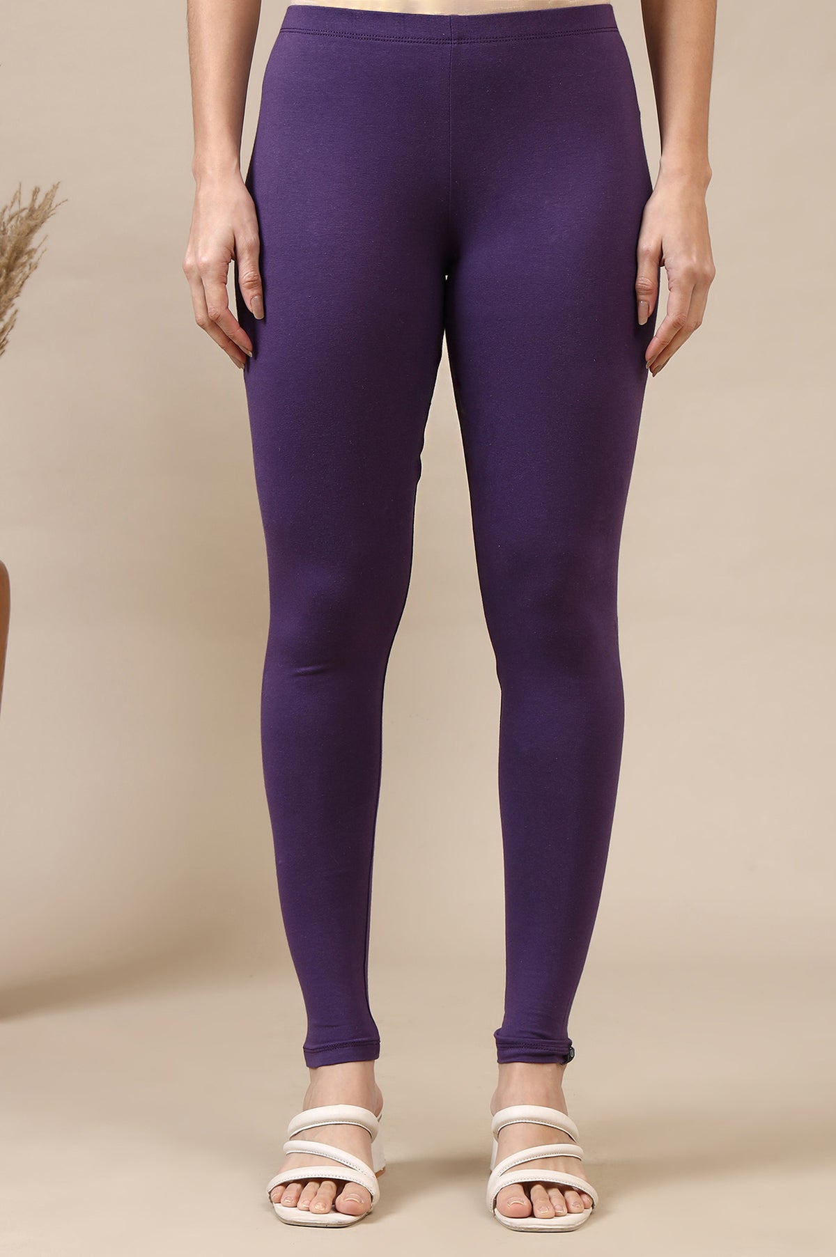Elleven Women's Purple Solid Skinny Fit Cotton Leggings With Slip On Closure - S