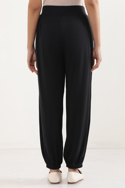Black Solid Loose Fit Pants With Pleated Detail