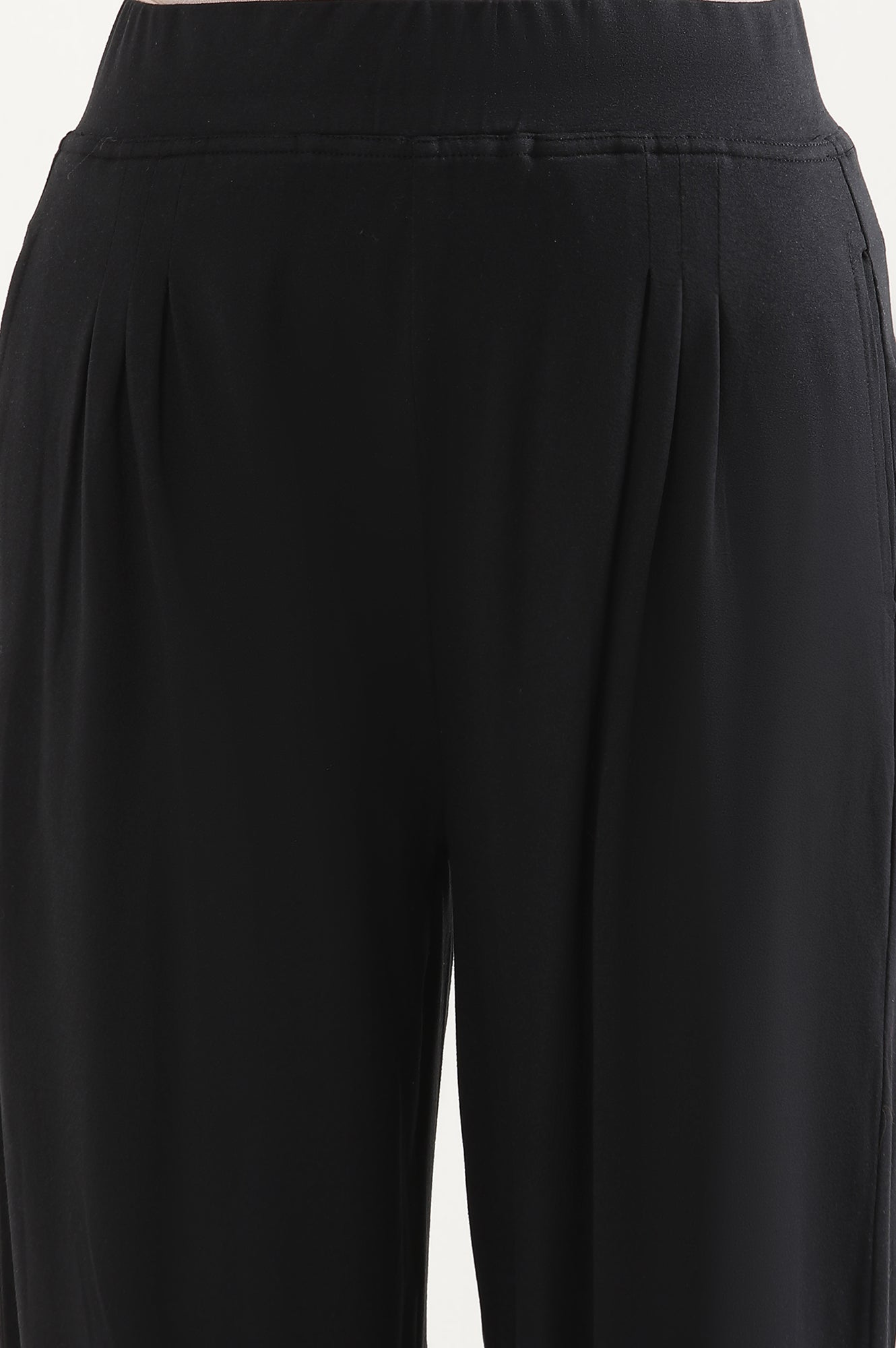 Black Solid Loose Fit Pants With Pleated Detail