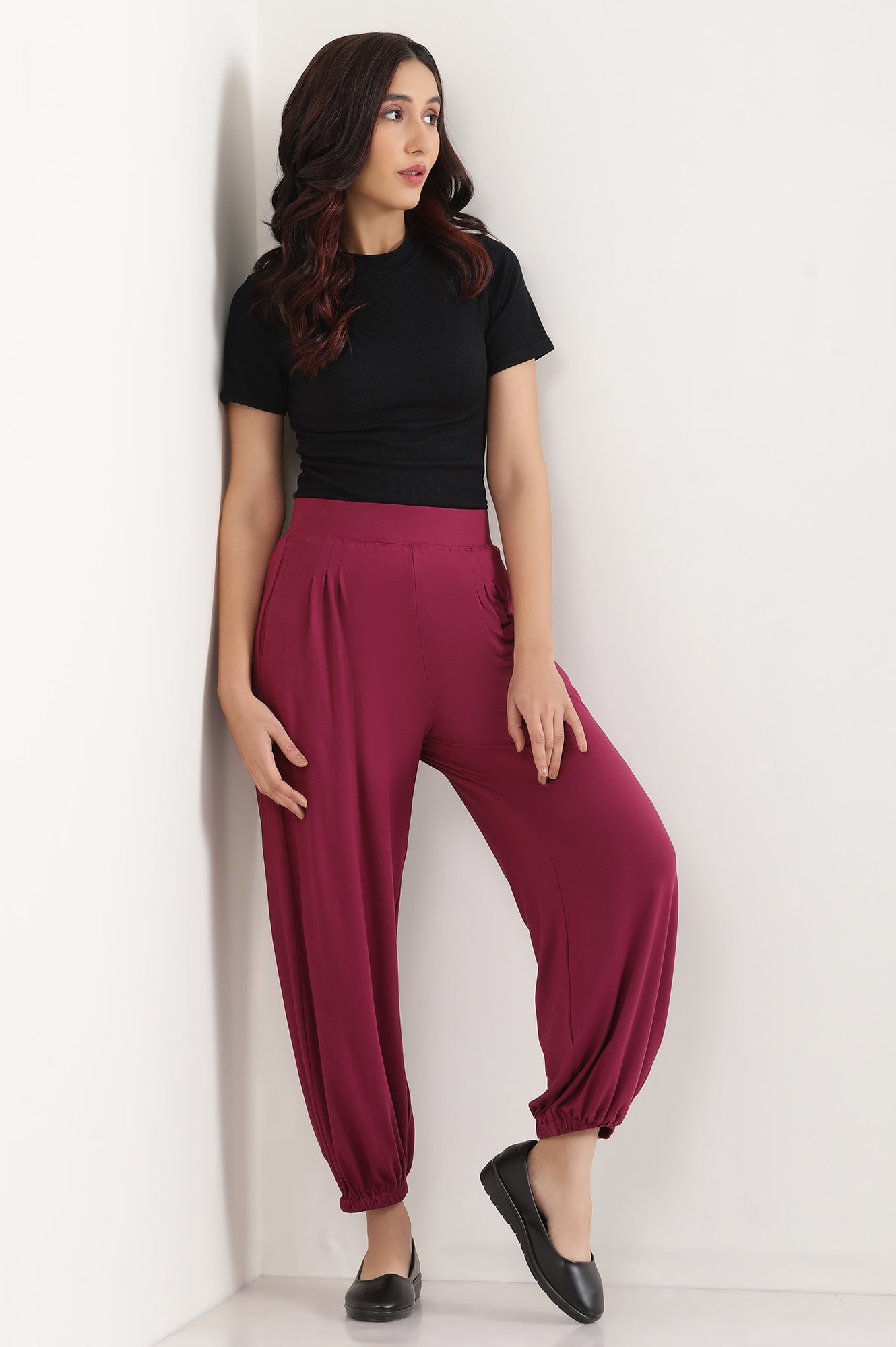 Purple Solid Loose Fit Pants With Pleated Detail