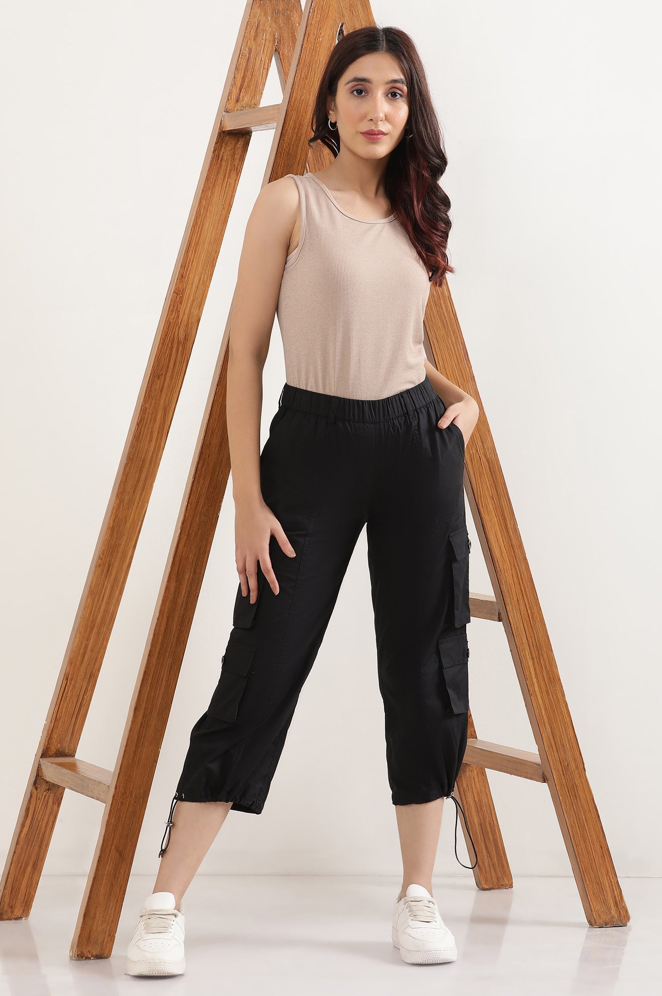 Black Solid Straight Fit Cotton Cropped Pants With Drawstring