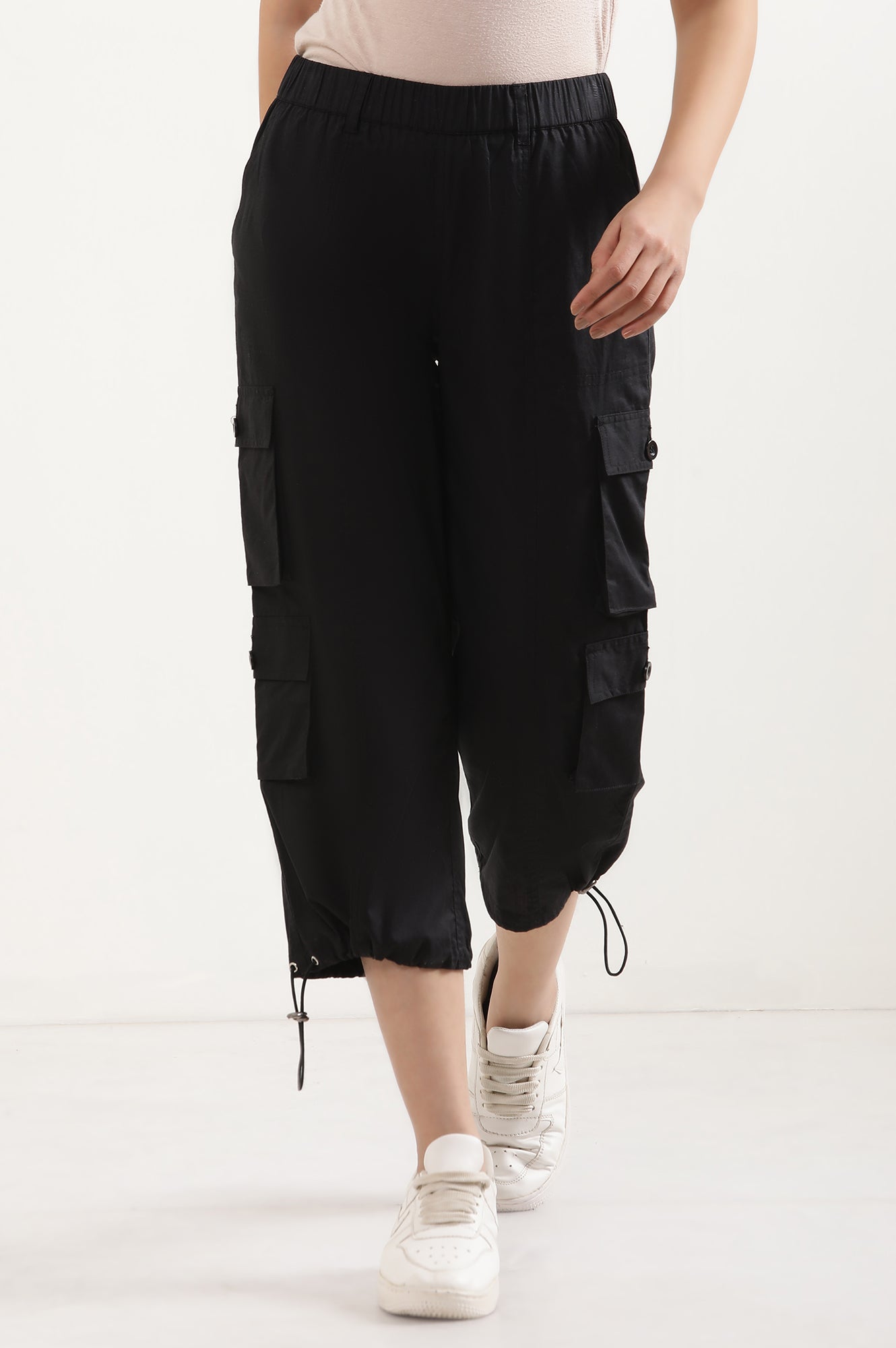 Black Solid Straight Fit Cotton Cropped Pants With Drawstring