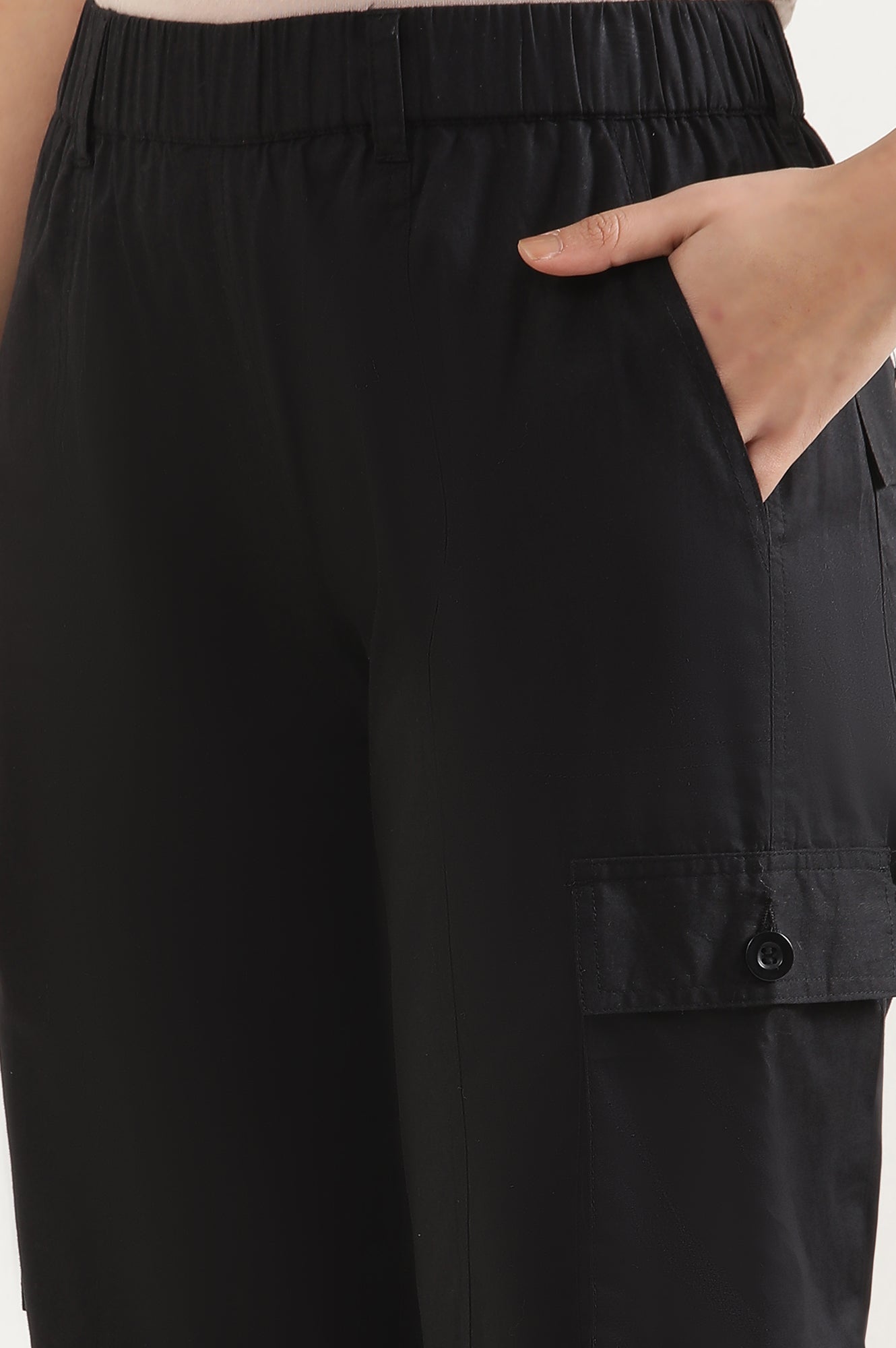 Black Solid Straight Fit Cotton Cropped Pants With Drawstring
