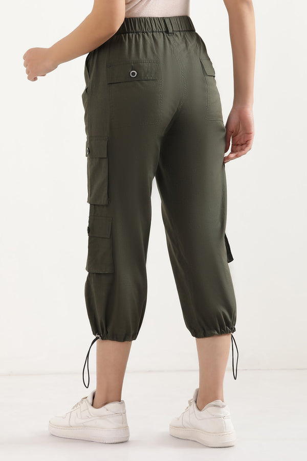 Elleven Women's Muted Sage Green Solid Straight Fit Cotton Cropped Pants With Drawstring