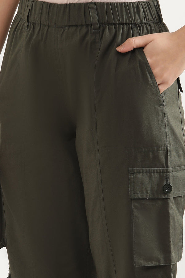 Elleven Women's Muted Sage Green Solid Straight Fit Cotton Cropped Pants With Drawstring