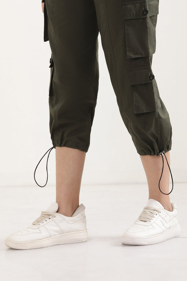 Elleven Women's Muted Sage Green Solid Straight Fit Cotton Cropped Pants With Drawstring