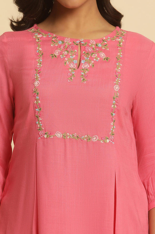 Pink A-Line Kurta With Thread Embroidery