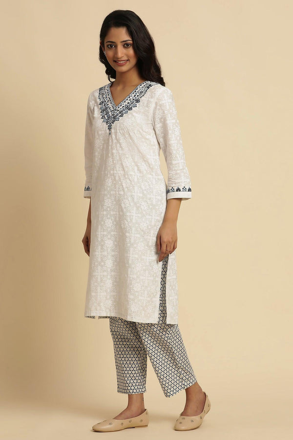 White Cotton Kurta With Embroidered Neck