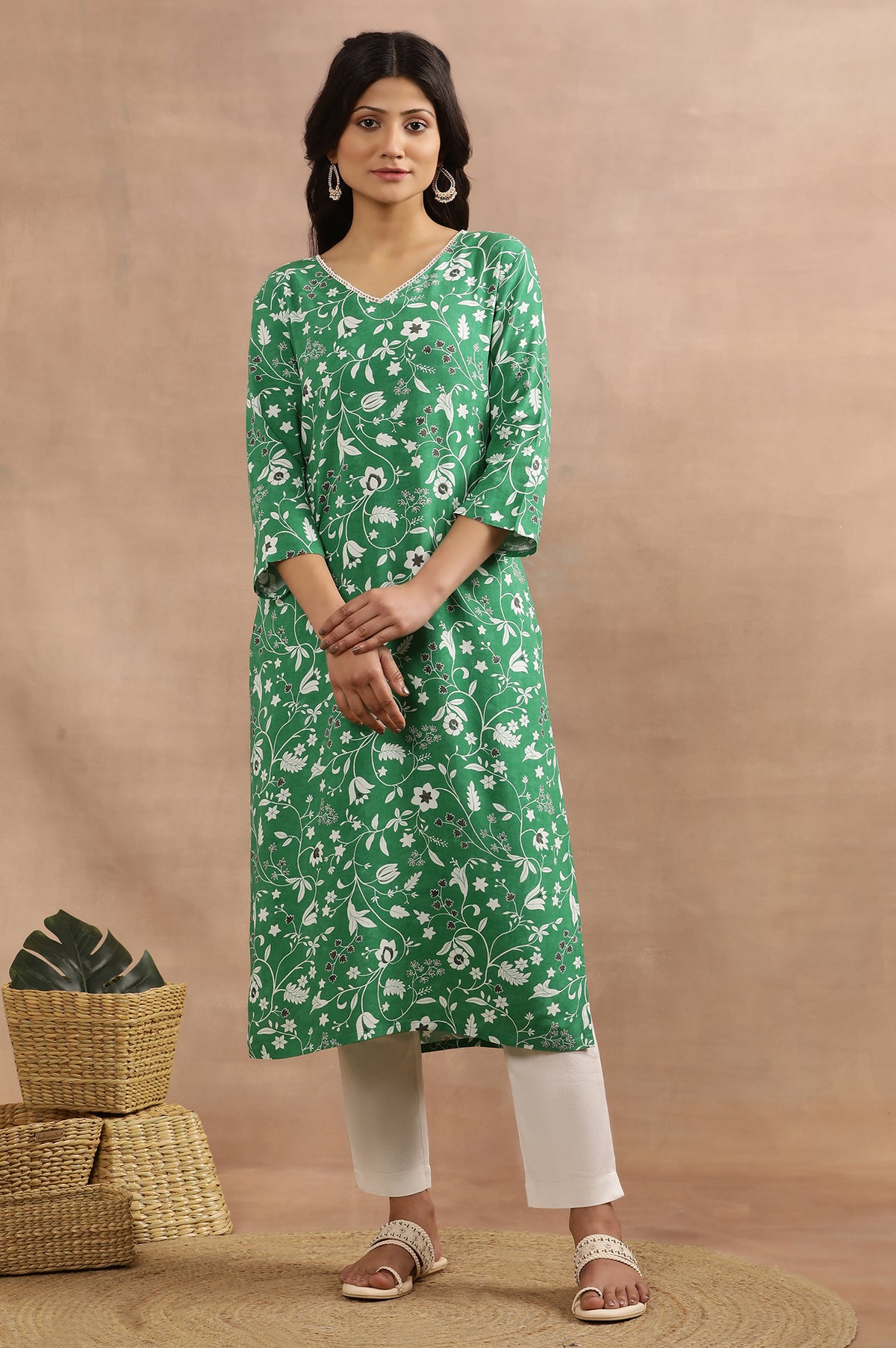 Green Floral Printed Straight V-Neck Kurta - XS