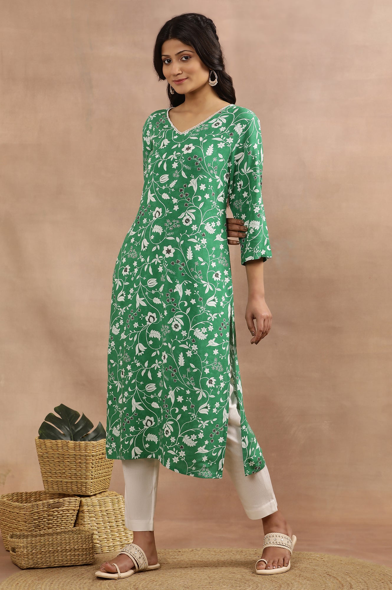 Green Floral Printed Straight V-Neck Kurta