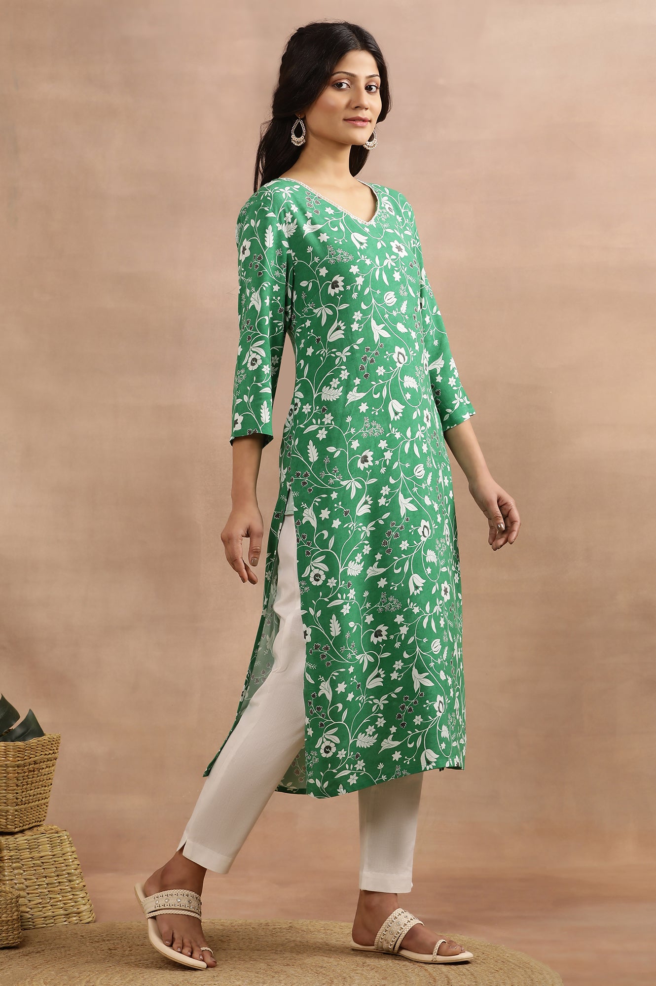 Green Floral Printed Straight V-Neck Kurta
