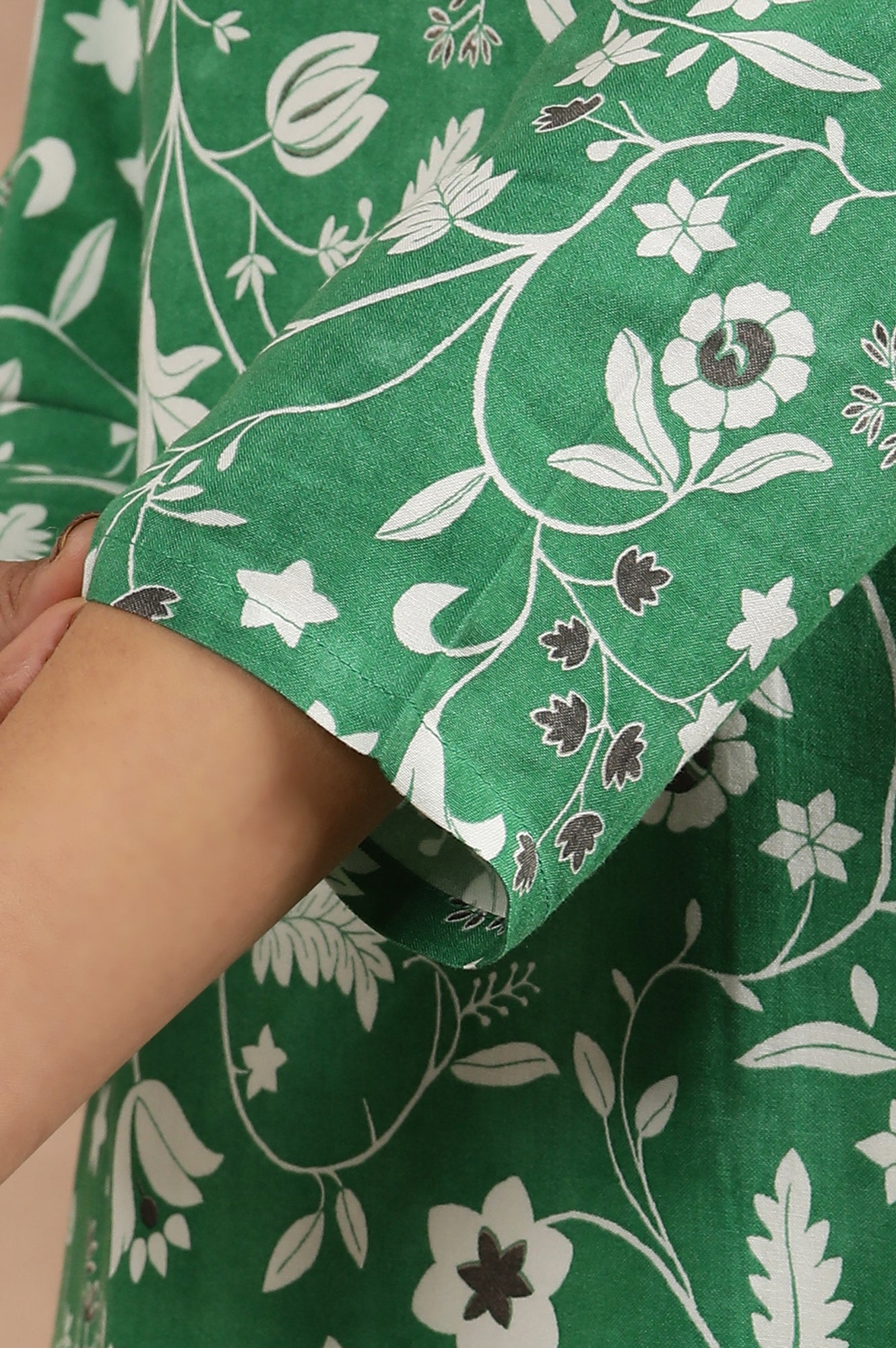 Green Floral Printed Straight V-Neck Kurta